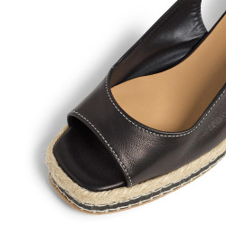 Sandalias Tanna cosidas a mano en piel.