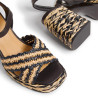 Sandalias Vicen en rafia, cierre de pulsera con hebilla metálica.