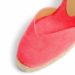 Alpargatas Chiara en algodón acabado lavado, cierre mediante lazada.