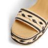 Sandalias Flas en rafia, cierre lateral de pulsera con hebilla metálica.