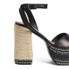 Sandalias Fiyi en piel, cierre lateral de pulsera con hebilla metálica.
