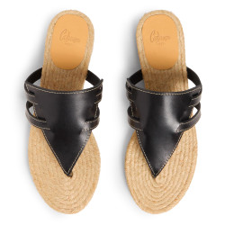 Sandalias planas Piara confeccionadas artesanalmente en España en piel.
