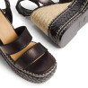 Sandalias Faure en piel, cierre lateral de pulsera con hebilla metálica.