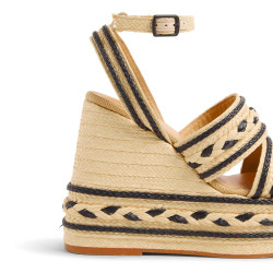 Sandalias Fermina en rafia, cierre lateral de pulsera con hebilla metálica.