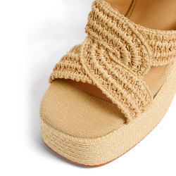 Sandalias Fiodora en rafia, cierre lateral de pulsera con hebilla metálica.