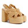 Sandalias Fulvia en rafia, cierre lateral de pulsera con hebilla metálica.