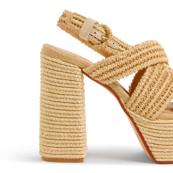 Sandalias Fulvia en rafia, cierre lateral de pulsera con hebilla metálica.