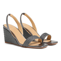 Sandalias Barby trenzada en acabado metalizado.